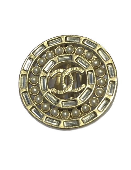Boucles d'oreille clips CHANEL ronde en métal doré, perles nacrées er strass baguettes