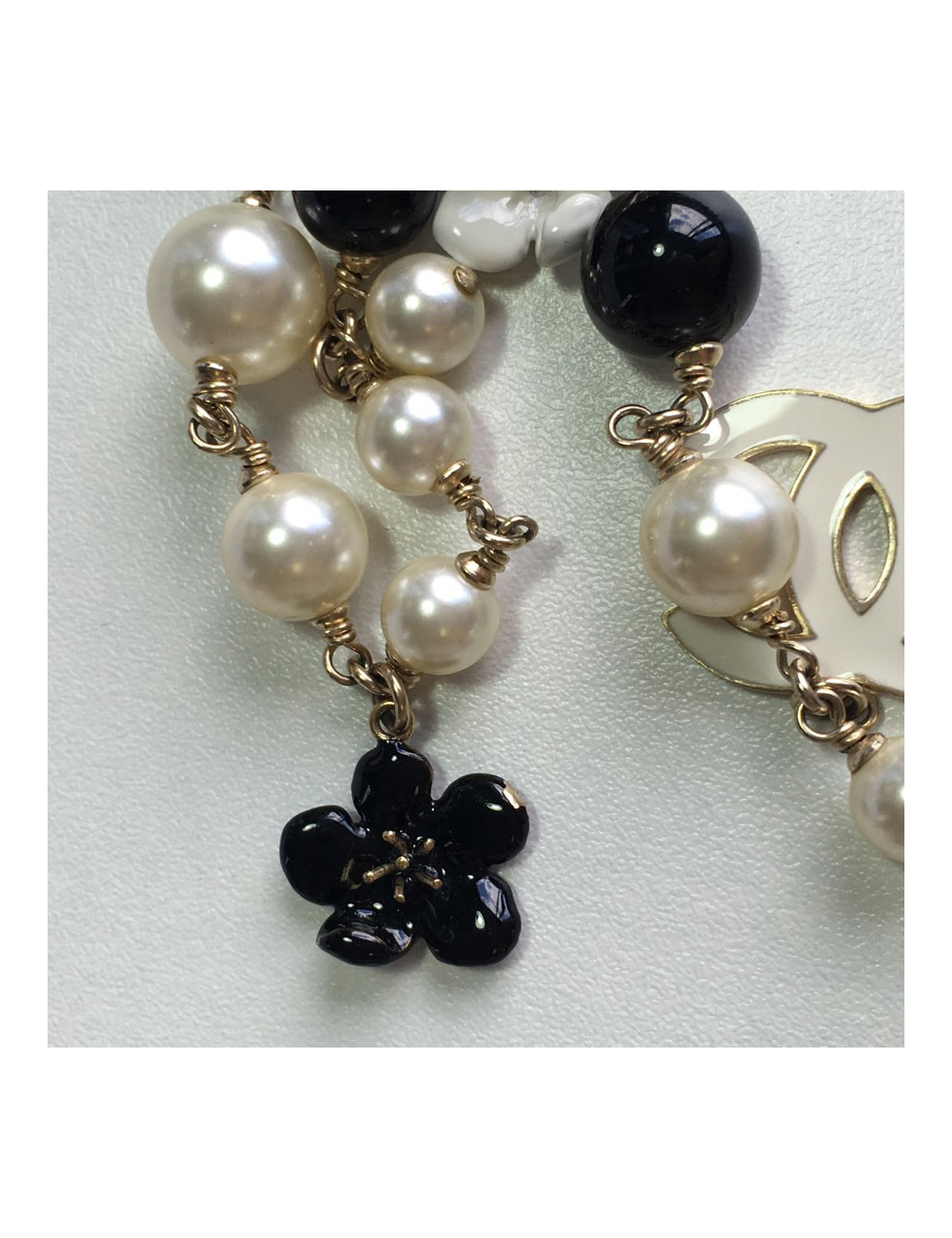 Necklace CHANEL gold chain, black and Pearly beads, Camellia in email