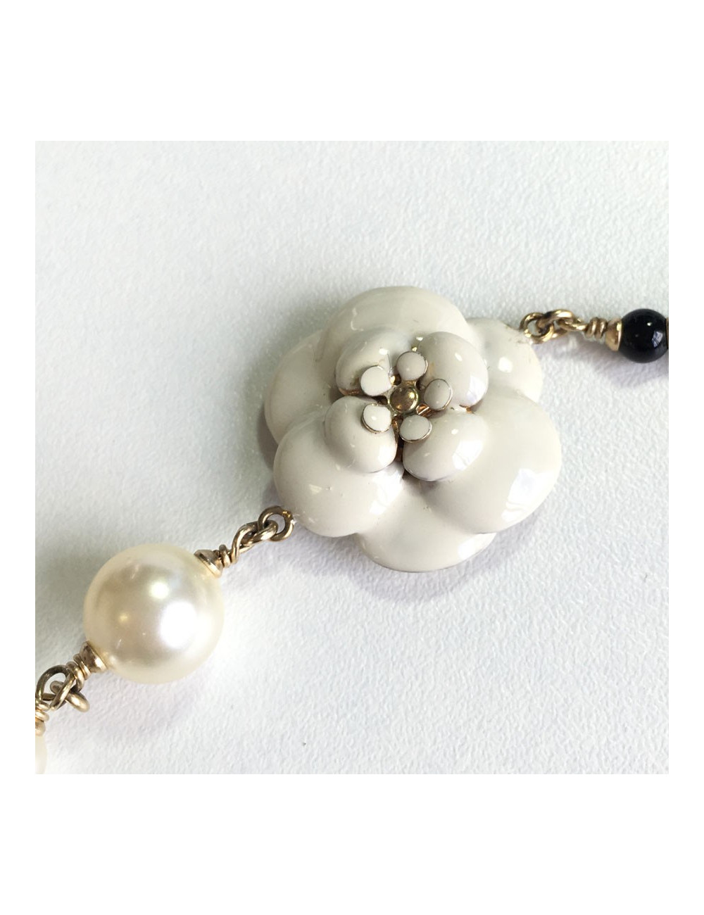 Necklace CHANEL gold chain, black and Pearly beads, Camellia in email