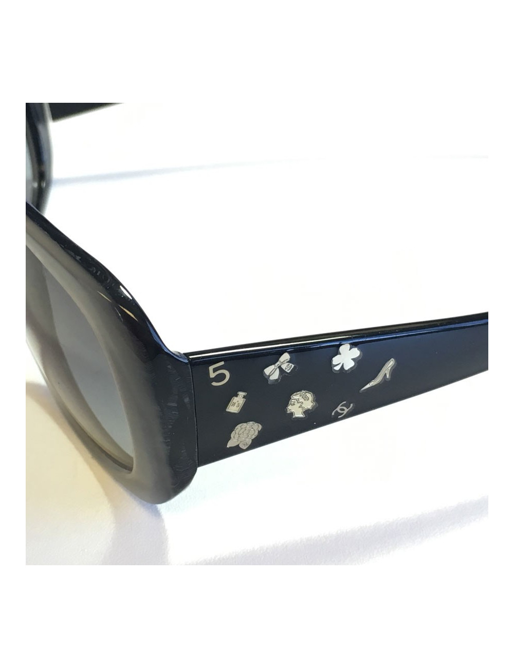 CHANEL sunglasses grey and black plastic