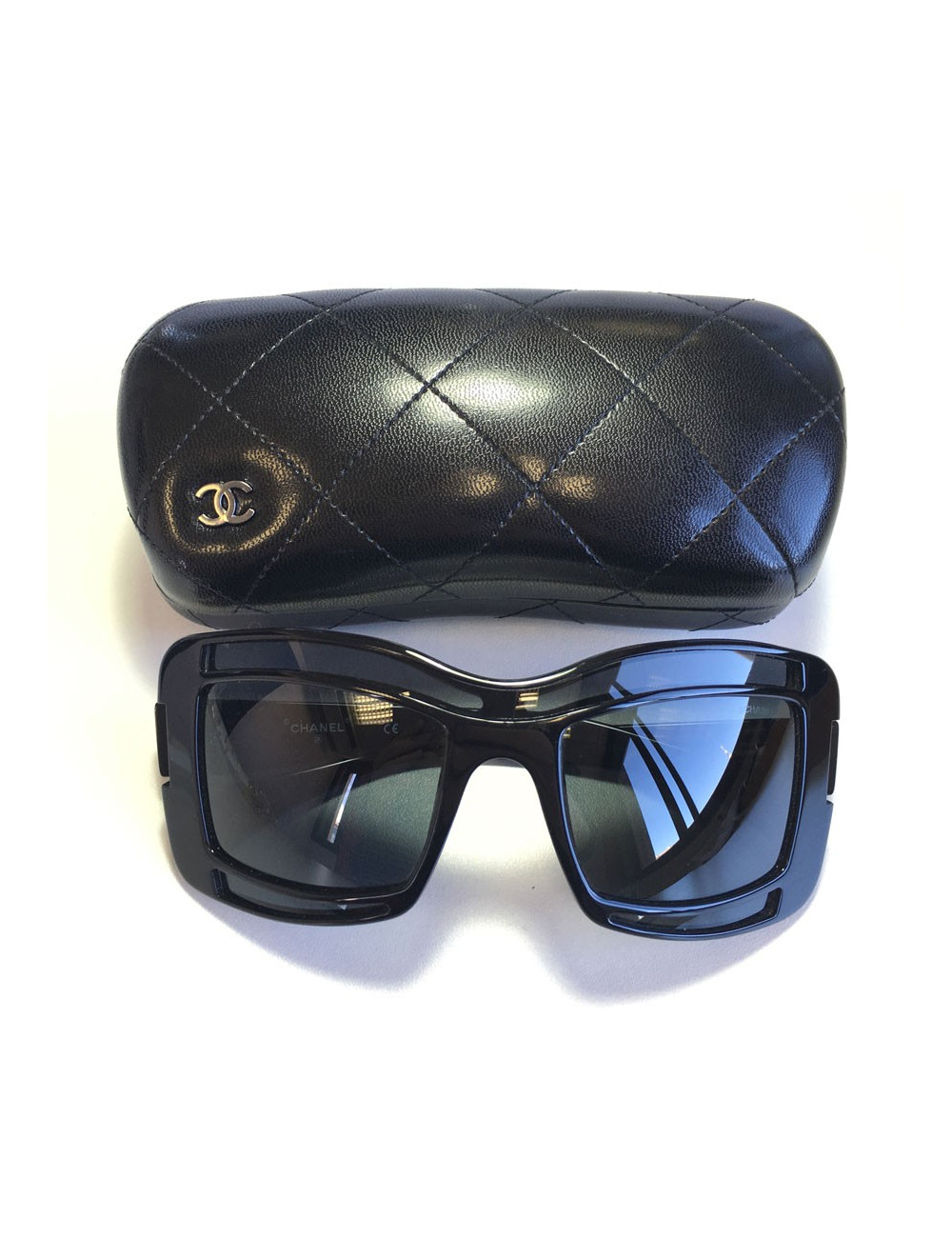 Lunettes de soleil CHANEL en plastique noir
