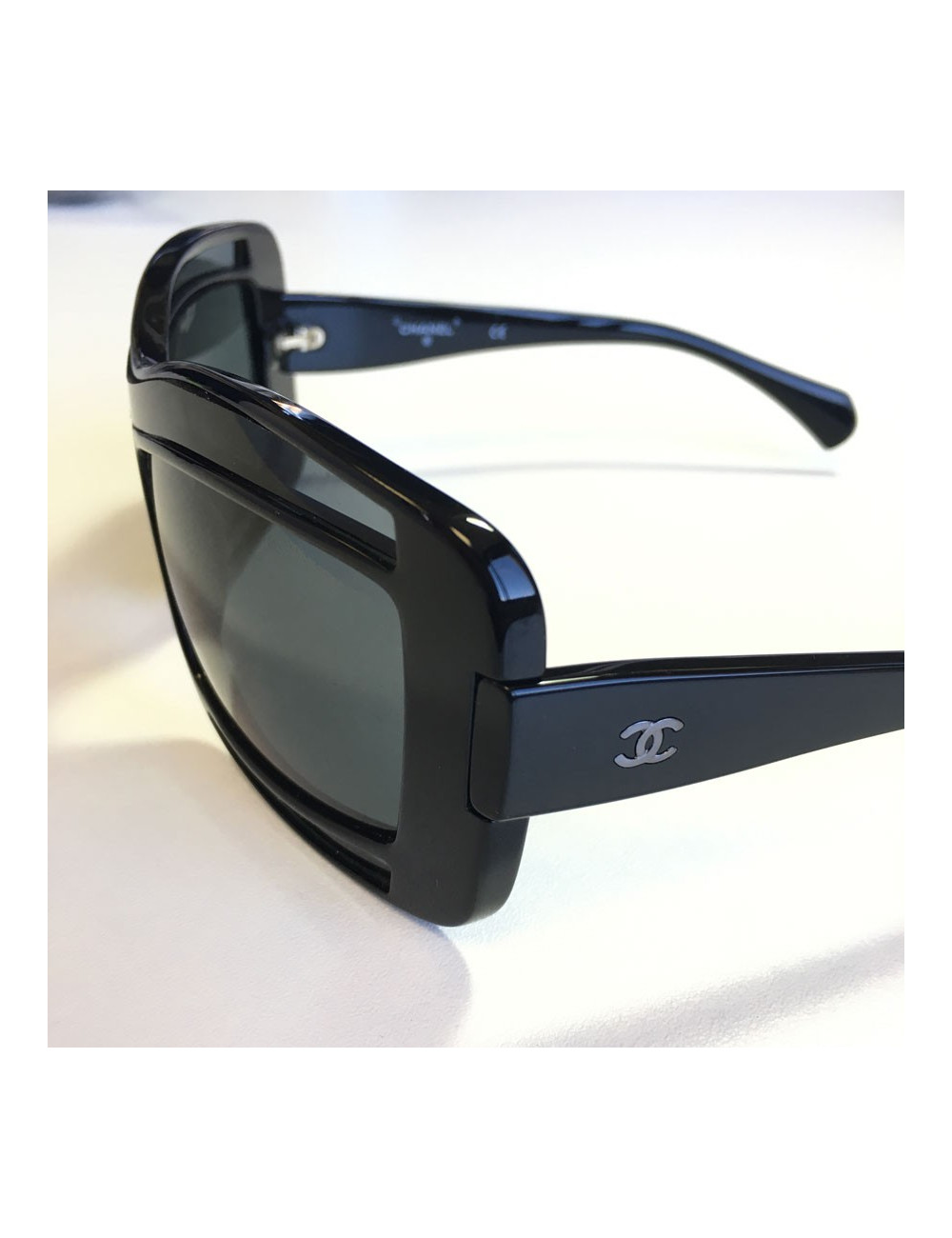 xxx Lunettes de soleil CHANEL en plastique noir