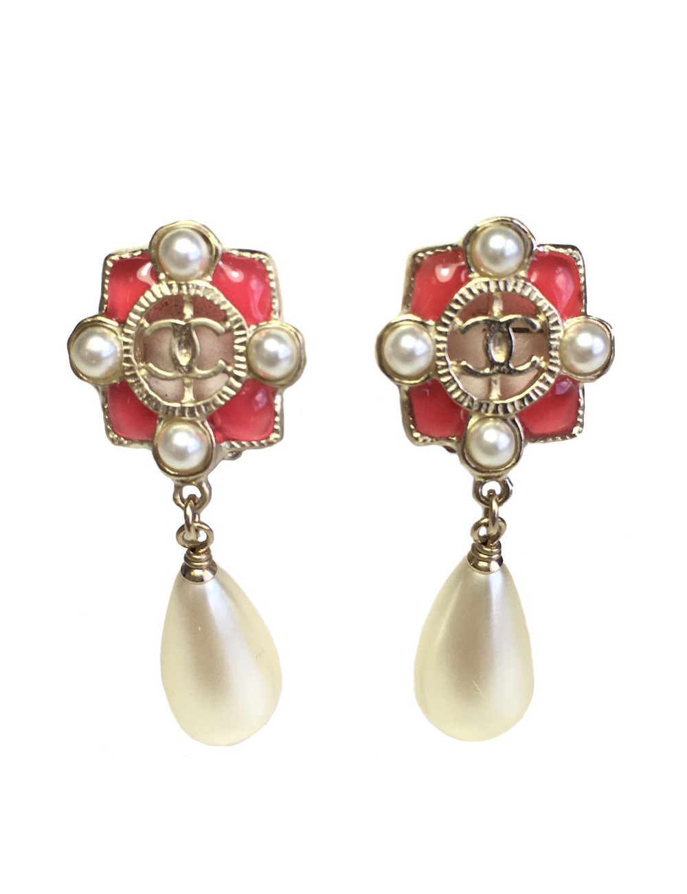 CHANEL pendant clip-on earrings in Gilded metal, pearls and pink resin