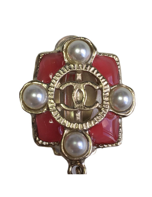 Boucles d'oreille clips CHANEL perle nacrée et résine rose