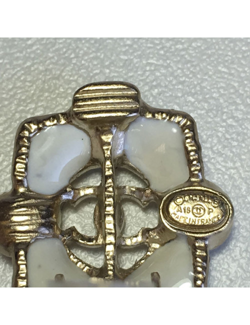 CHANEL clip-on earrings in ivory resin, pearls and gilt metal