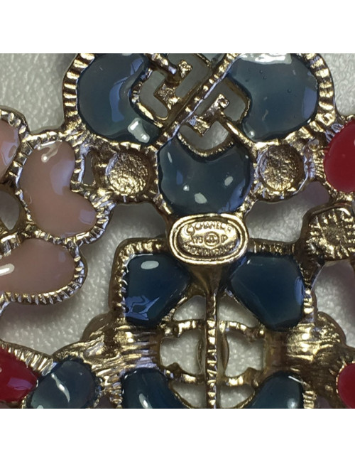 Broche CHANEL en résine multicolore et métal doré