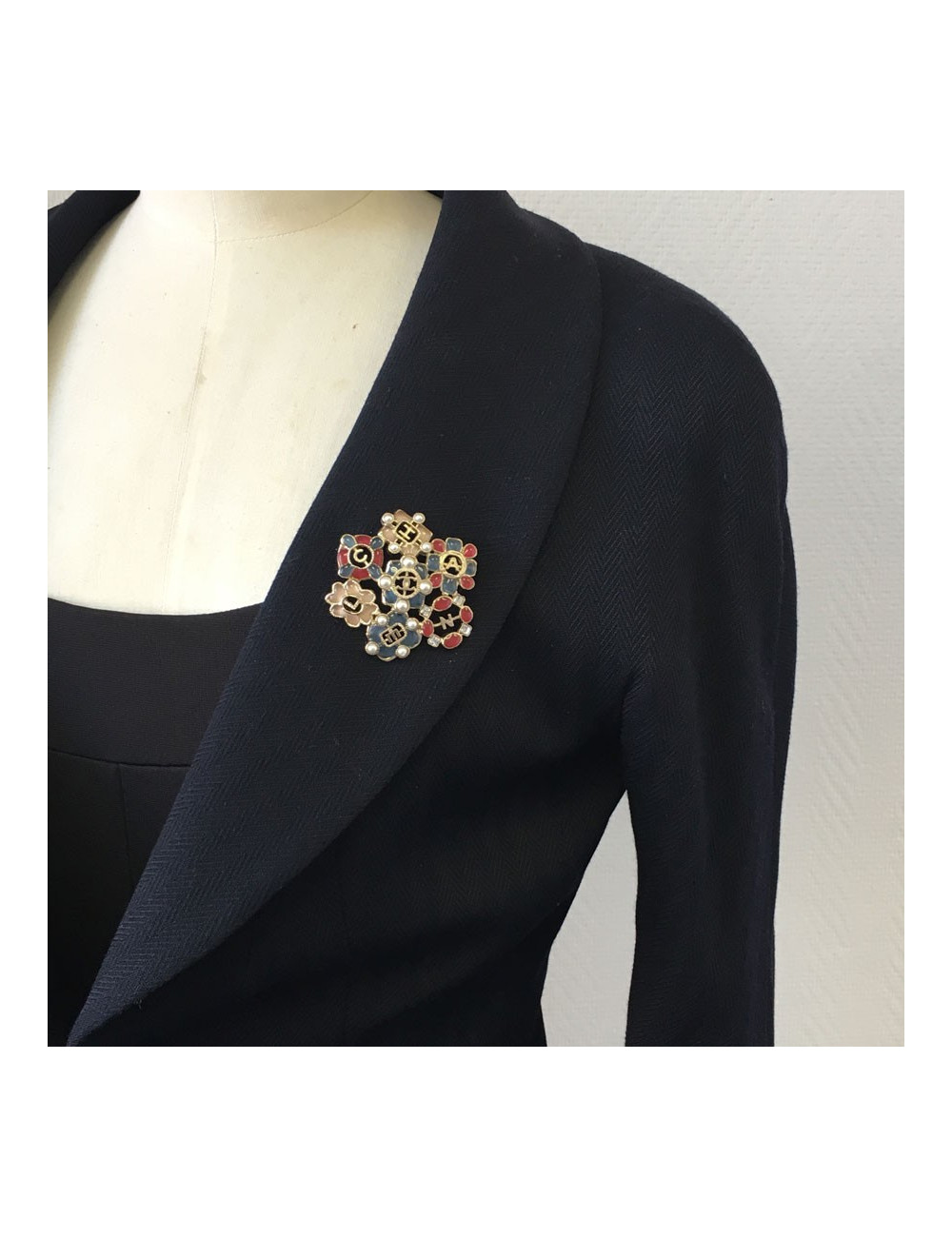 CHANEL brooch in multicolored resin, rhinestones and pearls