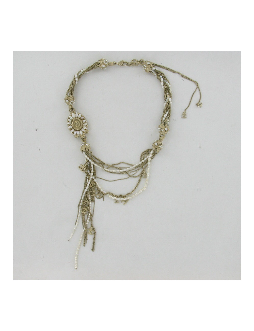 Collier perles et CC CHANEL