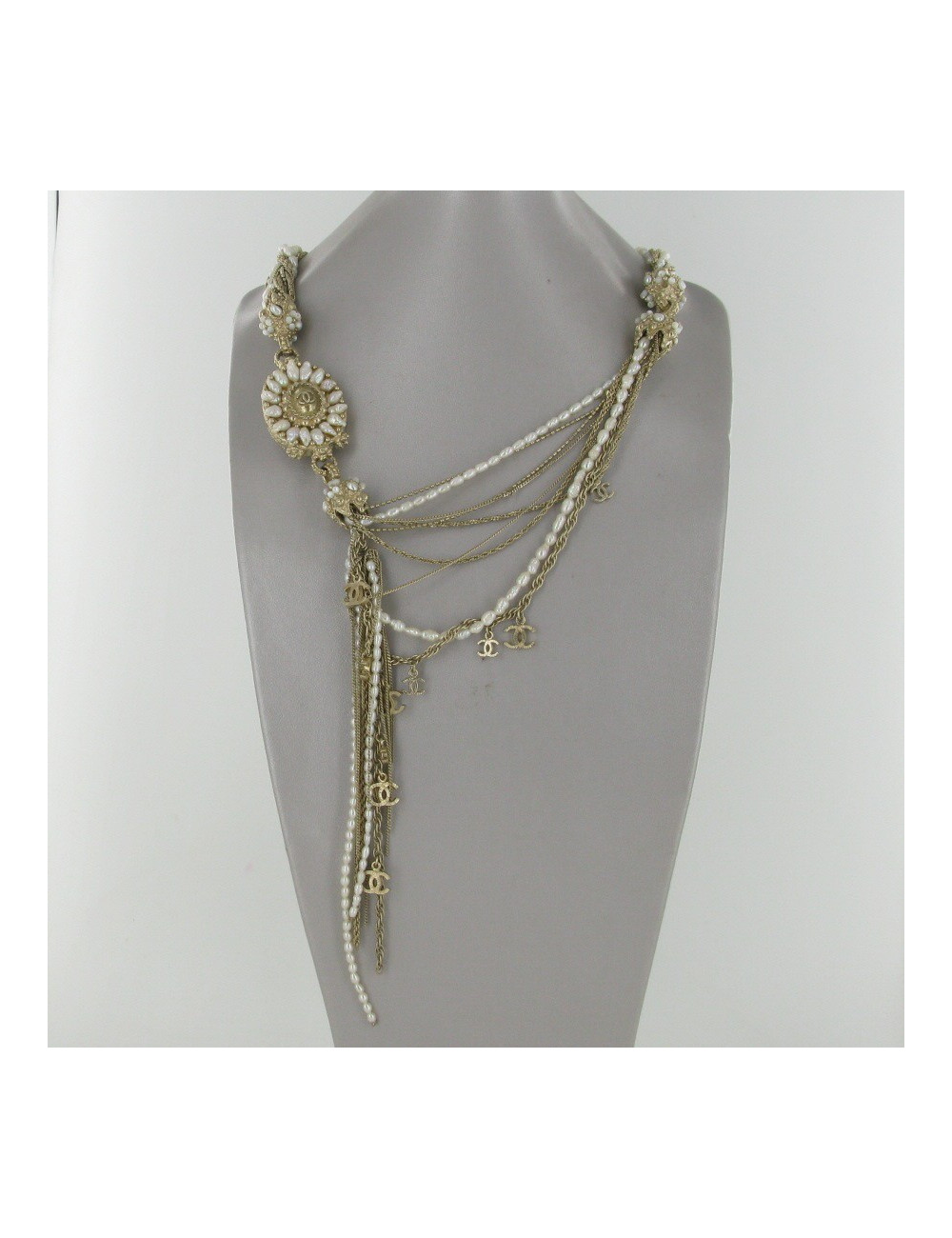 Collier perles et CC CHANEL