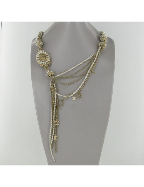 Collier perles et CC CHANEL