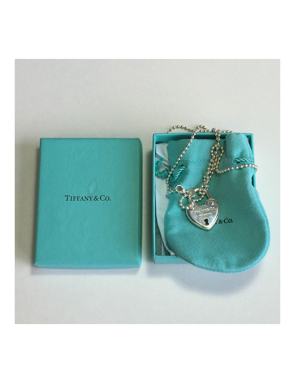 Collier TIFFANY & Co chaîne argent et cœur 