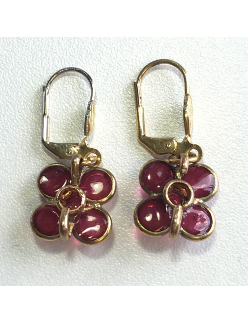 Earrings nails MARGUERITE of VALOIS in dark pink glass