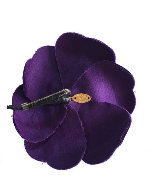 Broche camélia CHANEL velours de soie violet