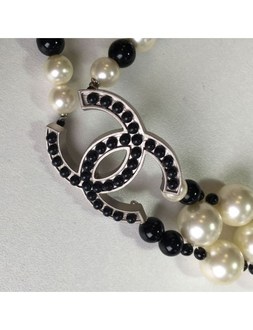 Ceinture-sautoir CHANEL en perles nacrées et noires vintage