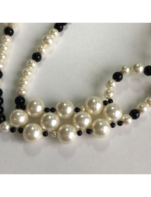 Ceinture-sautoir CHANEL en perles nacrées et noires vintage
