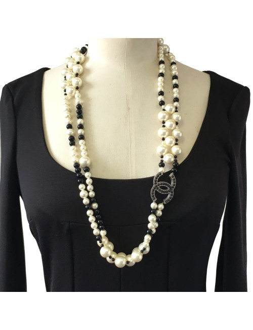 Ceinture-sautoir CHANEL en perles nacrées et noires vintage