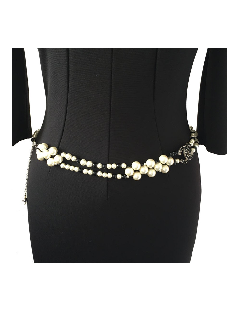 Ceinture-sautoir CHANEL en perles nacrées et noires vintage
