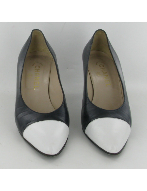 Escarpins en cuir bicolore T38 CHANEL