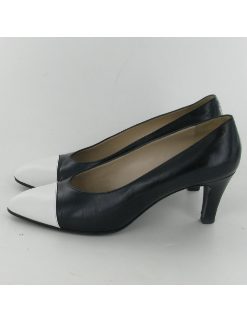 Escarpins en cuir bicolore T38 CHANEL