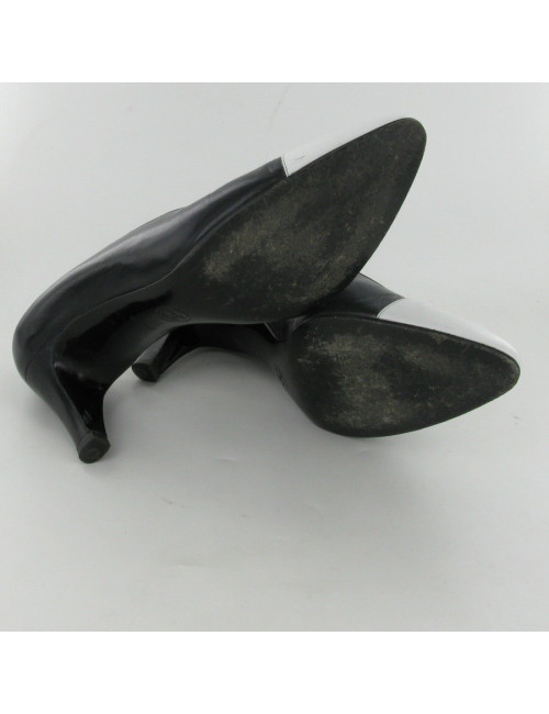 Escarpins en cuir bicolore T38 CHANEL