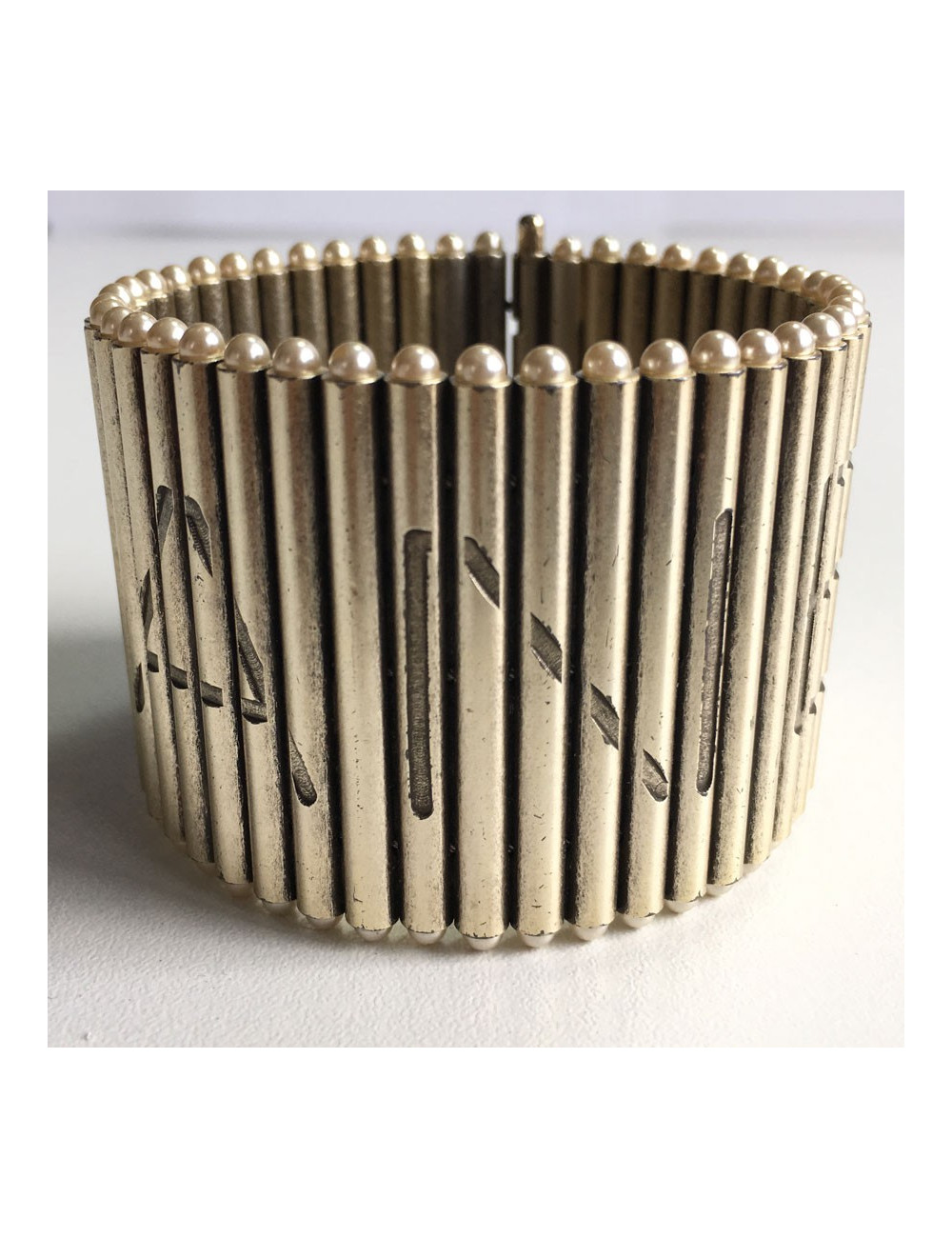 Manchette CHANEL articulée et perles