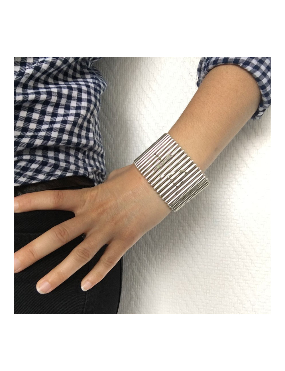 CHANEL cuff articulated in silver and pearls