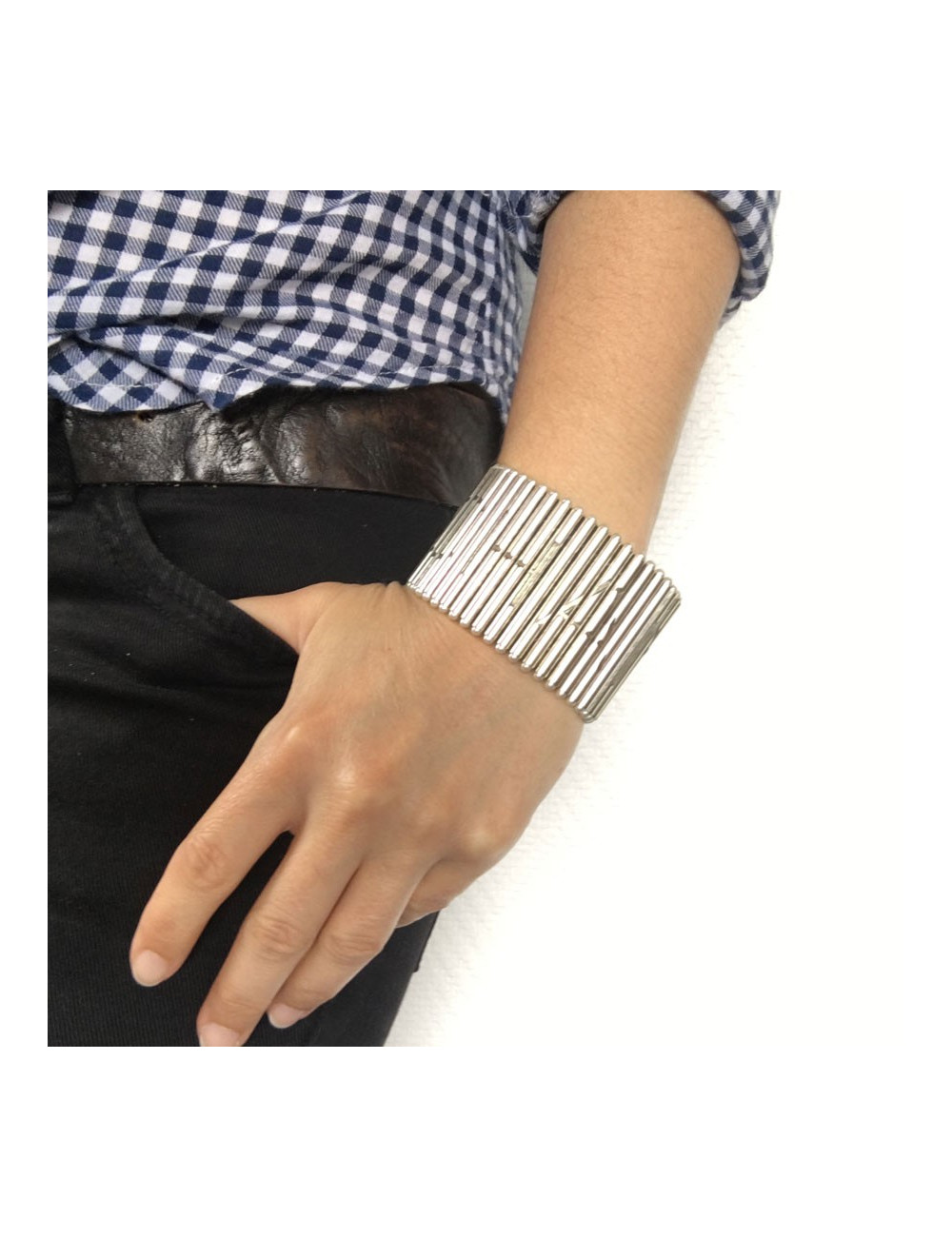 CHANEL cuff articulated in silver and pearls