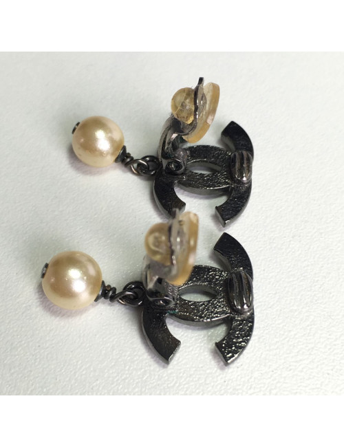 Clips CHANEL CC and beads earrings pearly