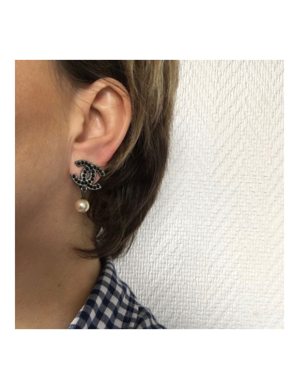 Clips CHANEL CC and beads earrings pearly