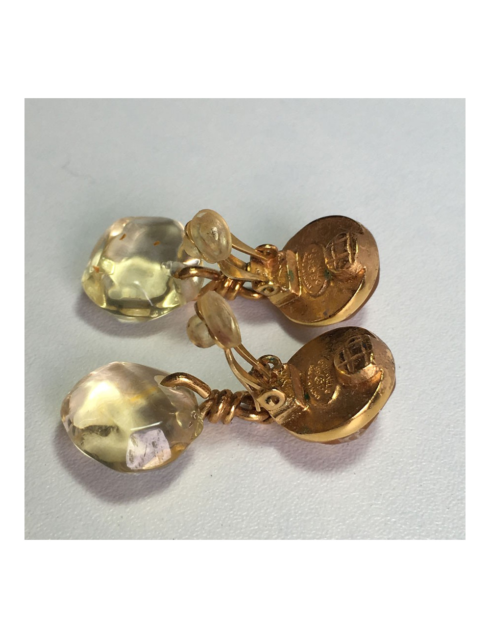 CHANEL clip-on earrings in gilded metal and amber resin