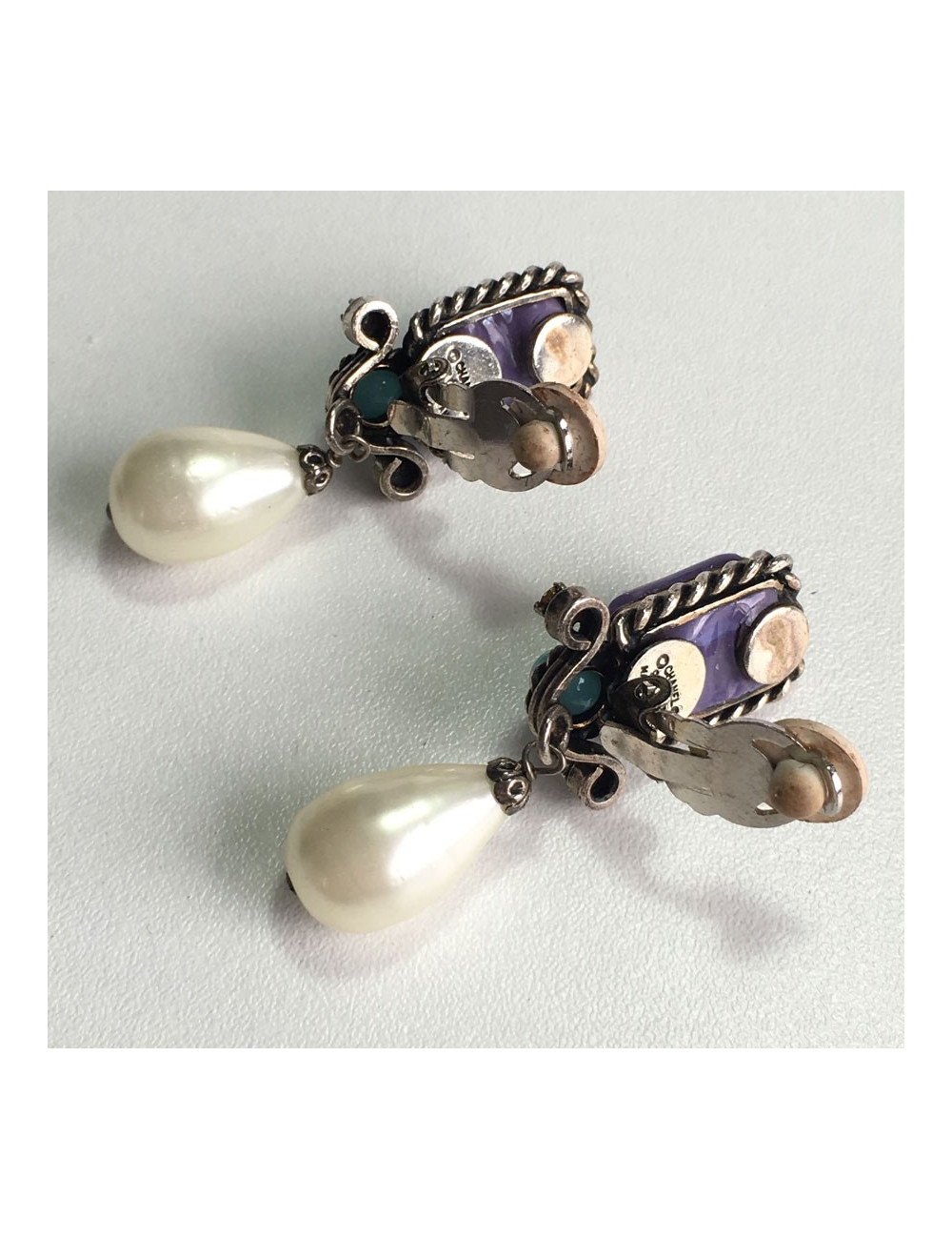 Boucles d'oreille Clips CHANEL Couture en métal ruthénium et pâte de verre