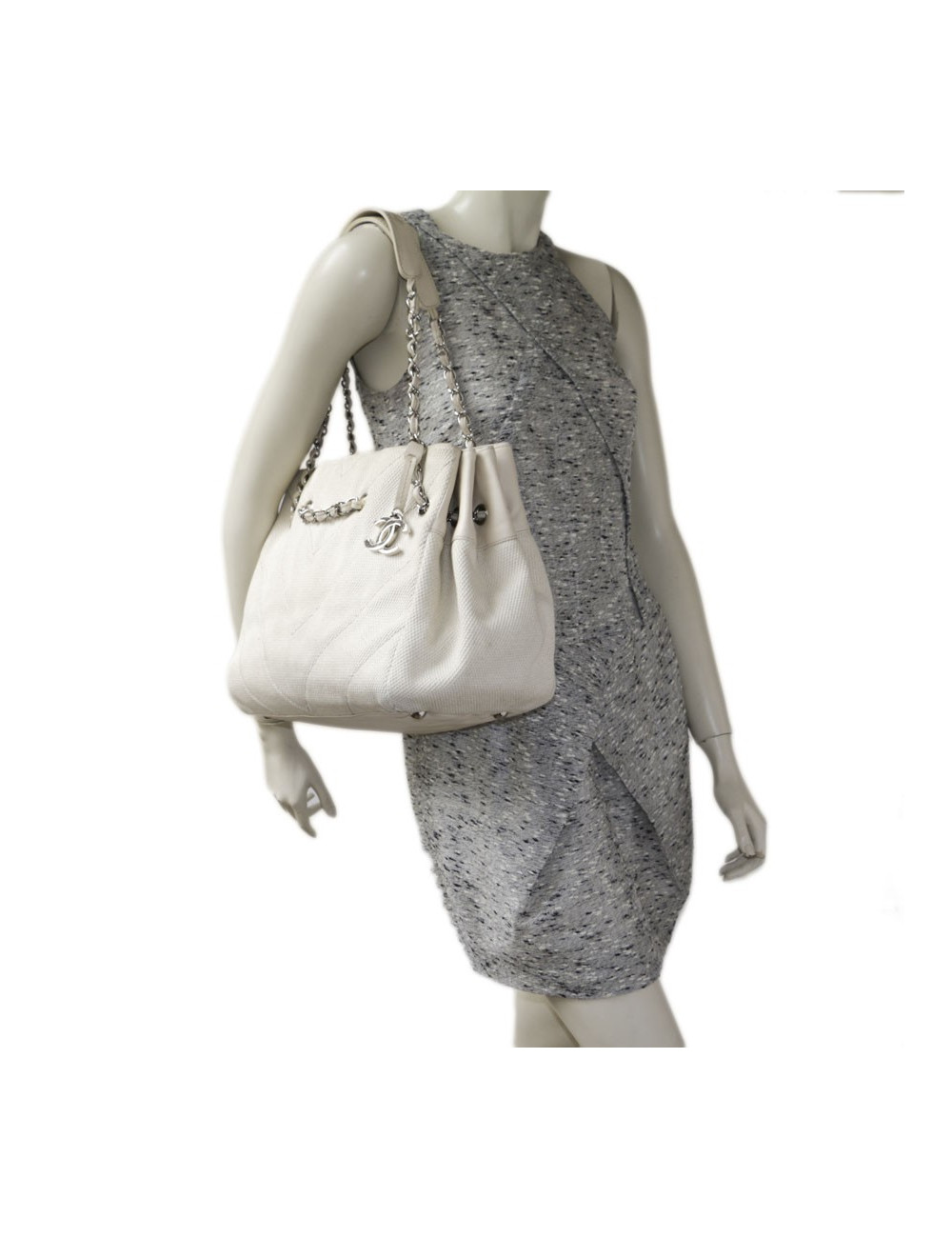 CHANEL tote bag in ecru canvas and leather