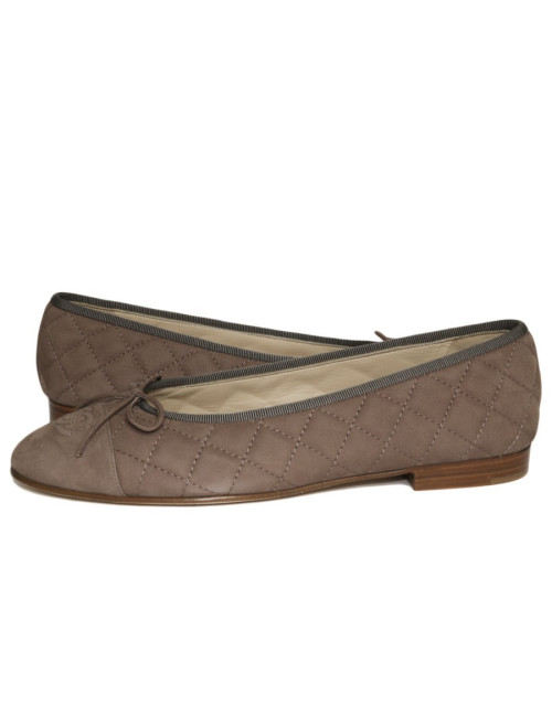 CHANEL T 40 padded suede ballerinas