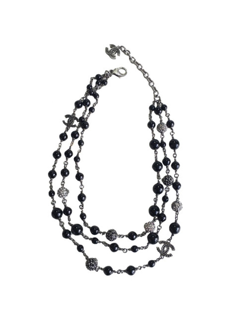Collier CHANEL triple rangs en métal argenté, perles noires et strass blancs et noirs