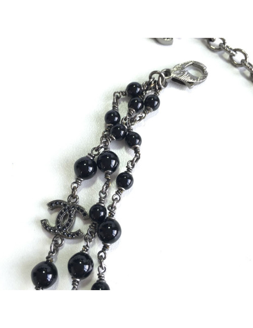Collier CHANEL triple rangs en métal argenté, perles noires et strass blancs et noirs