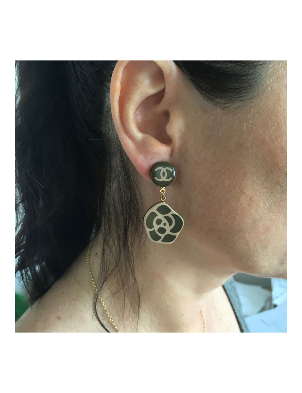 Boucles d'oreille clips CHANEL camélias