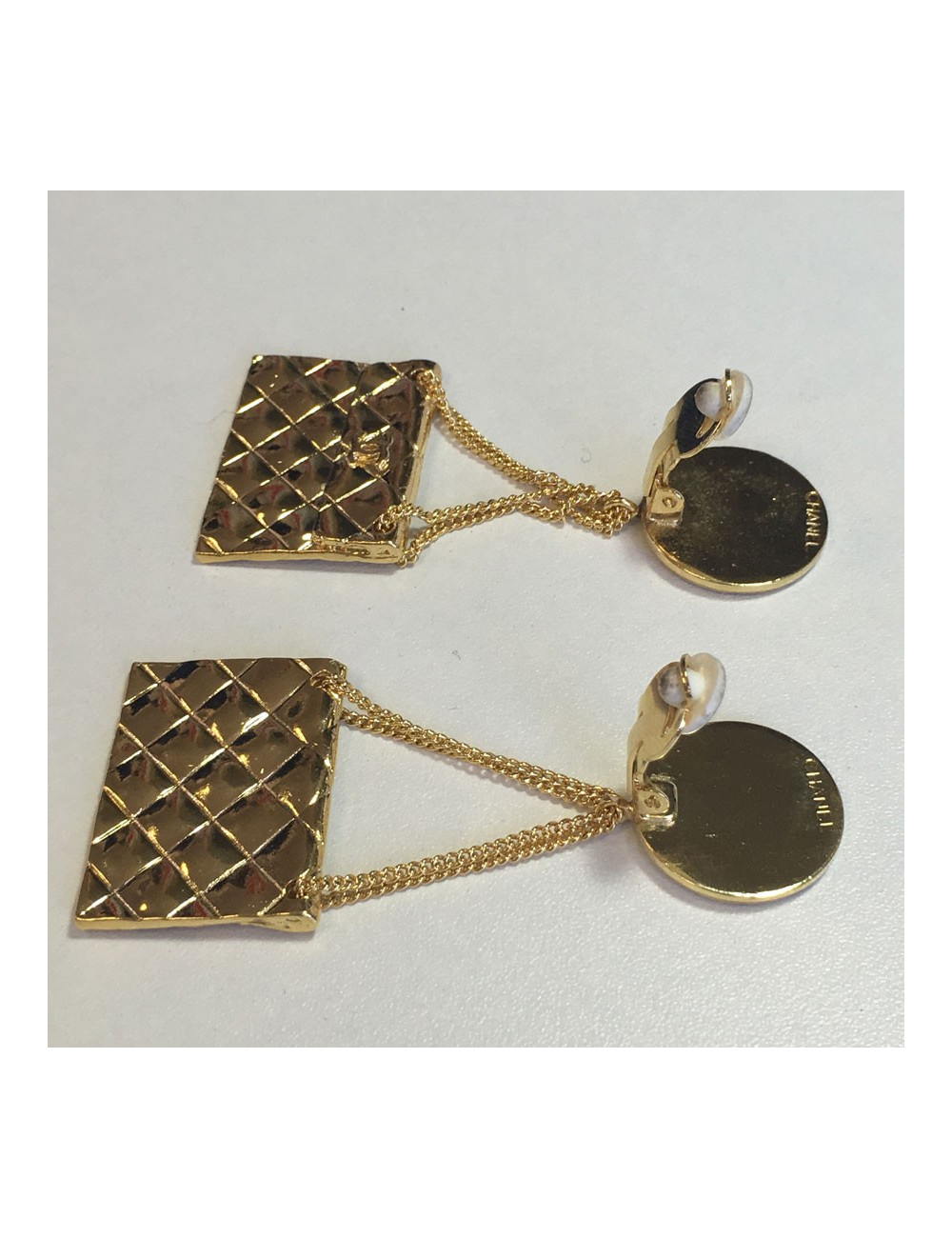 Boucles d'oreille clips CHANEL couture et collector dorés