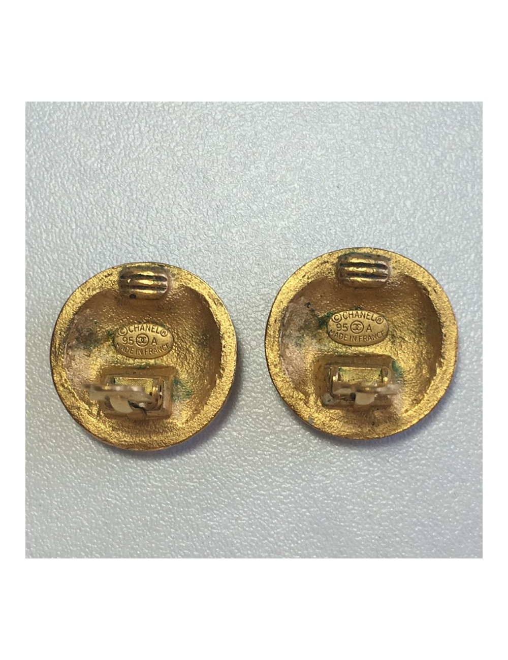 Boucles d'oreille  Clips CHANEL  noir et or vintage