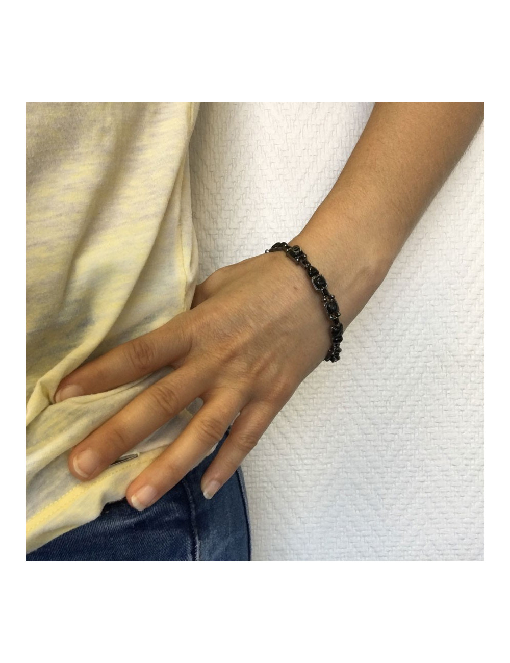 Bracelet CHANEL en pâte de verre noire et grise