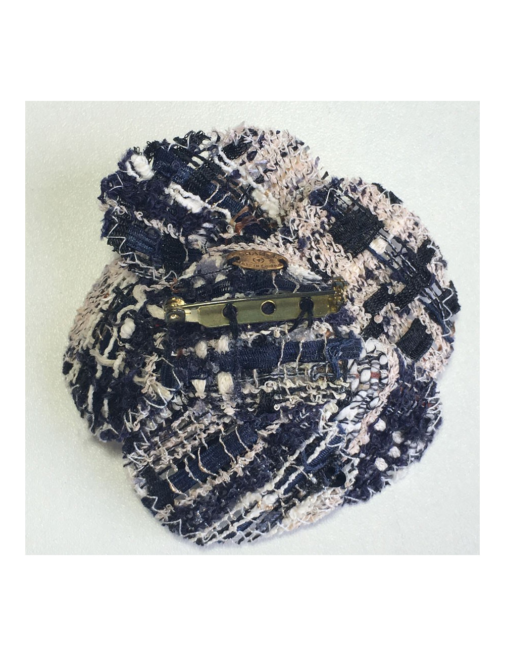 Broche CHANEL en tweed et fil d'or