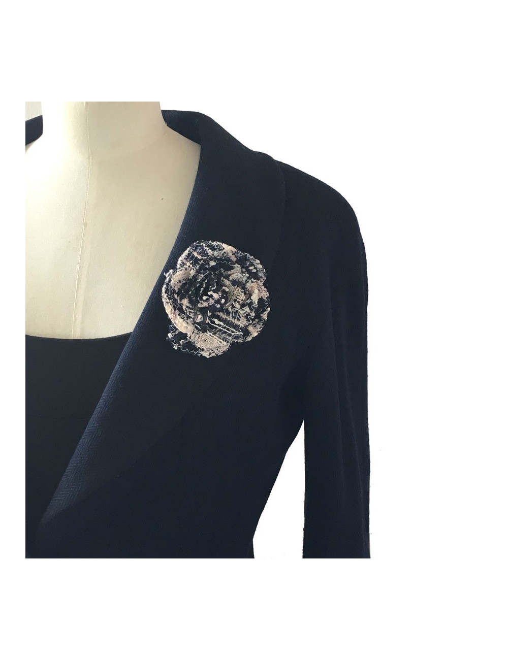 Broche CHANEL en tweed et fil d'or