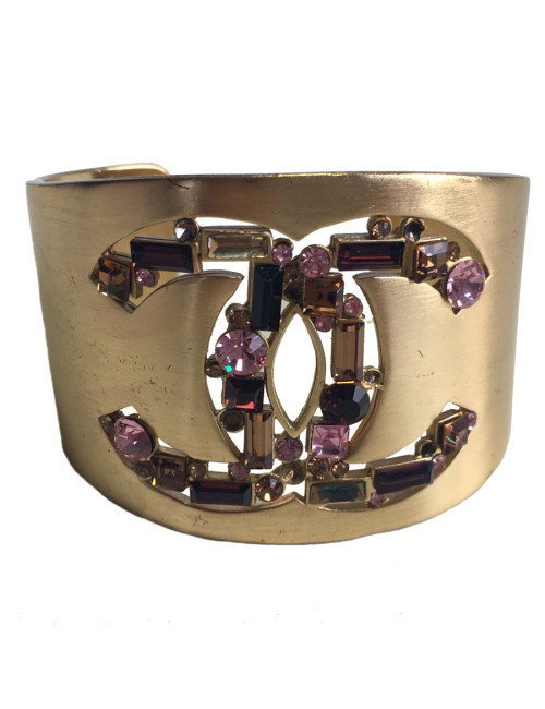 Manchette CHANEL en métal doré et strass multicolore