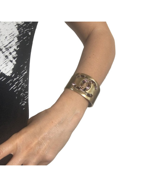 CHANEL cuff in gold metal and multicolor rhinestones
