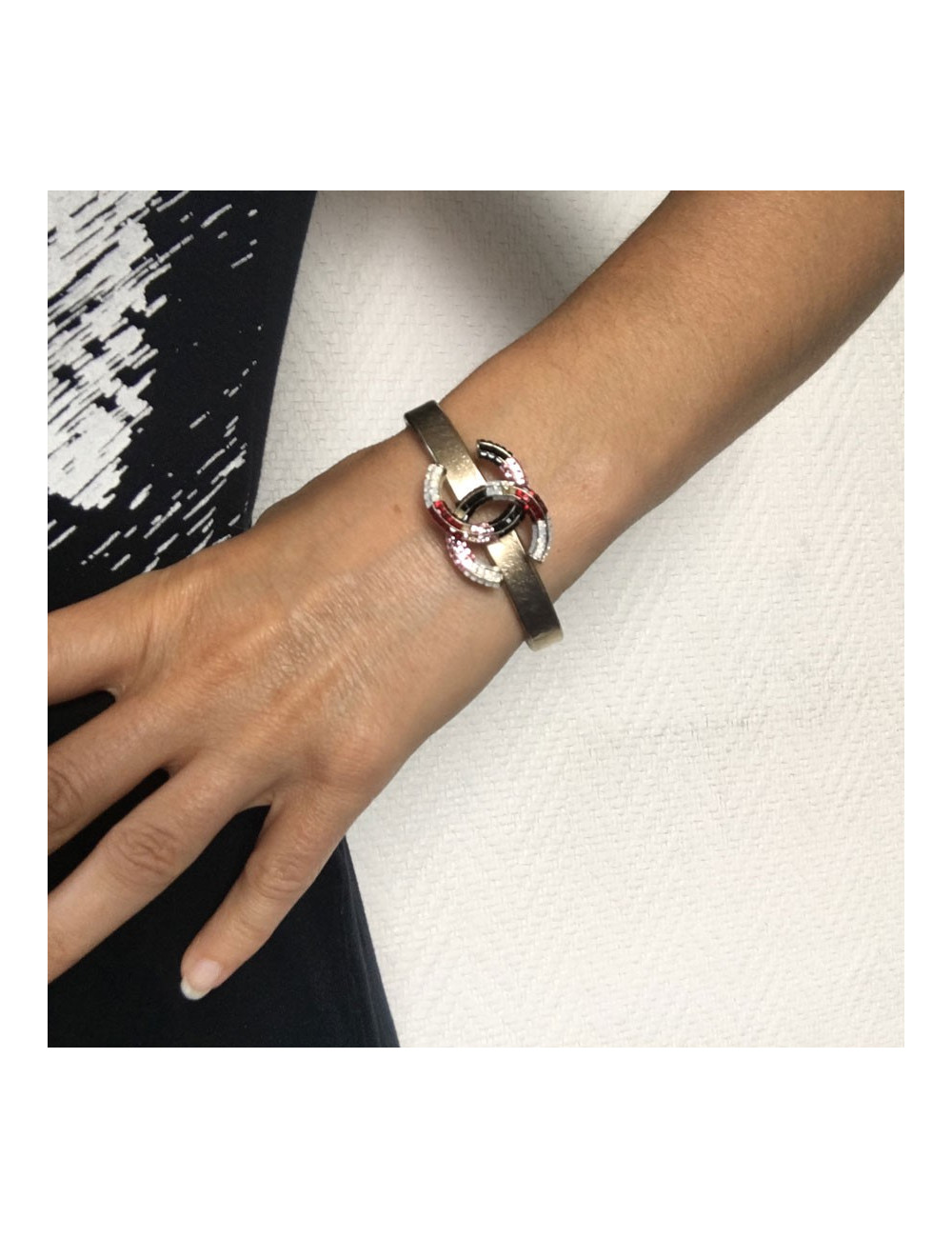 CHANEL bracelet gold gold metal pale and CC set with Rhinestones