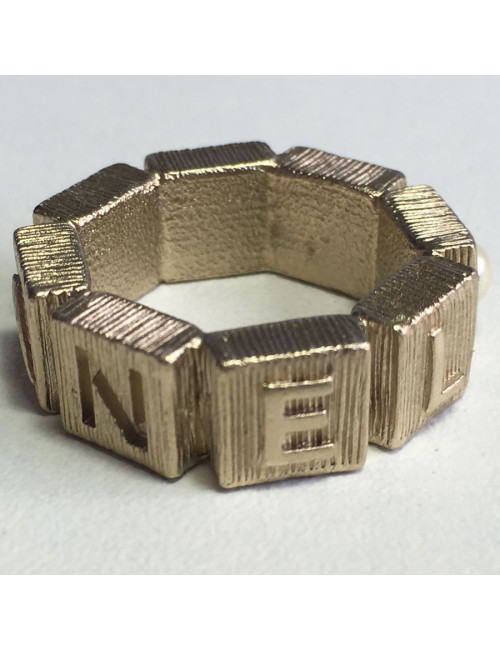 Bague CHANEL en métal doré et perle nacrée T53