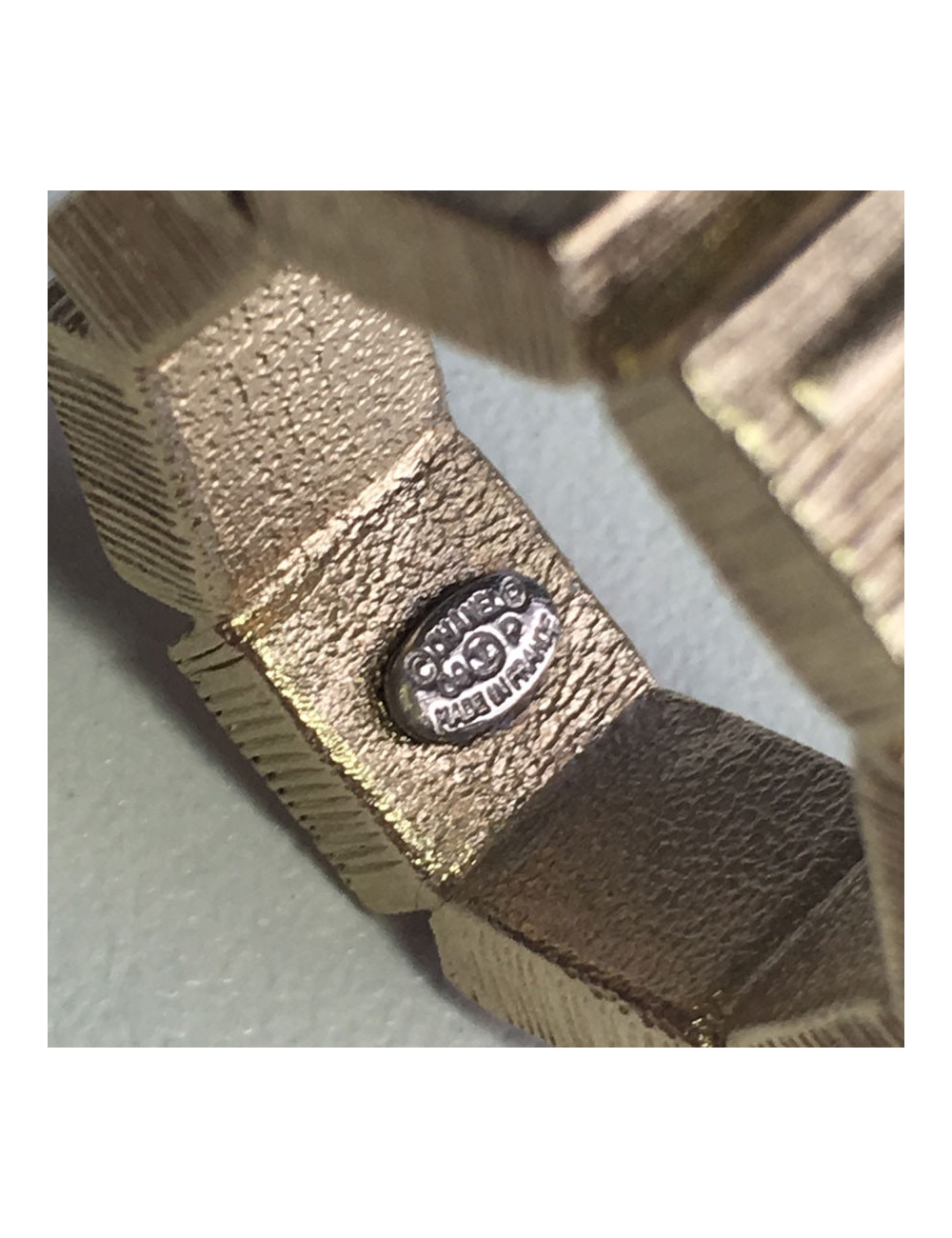 Bague CHANEL en métal doré et perle nacrée T53