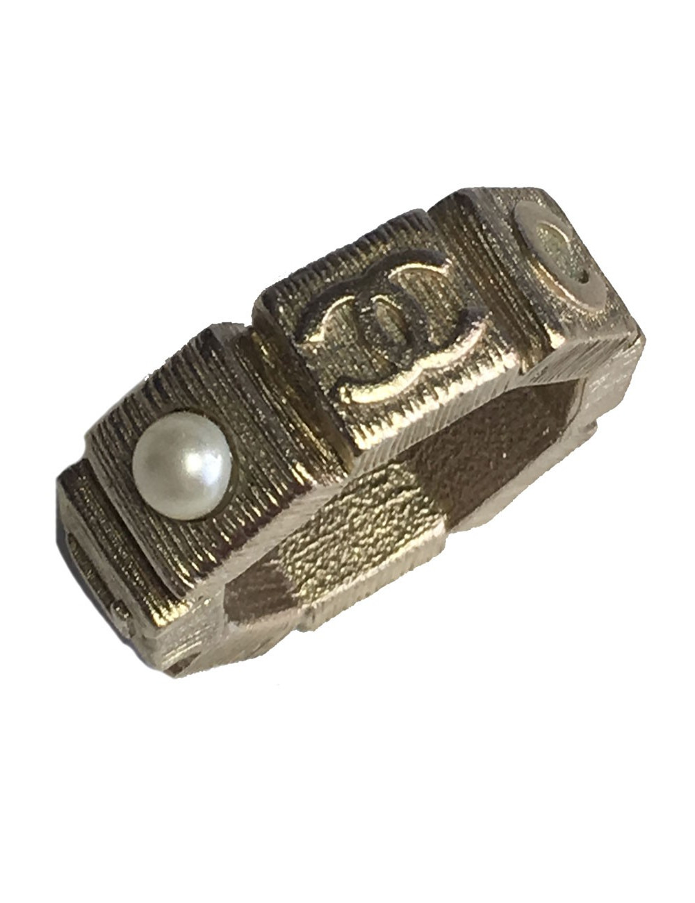 Bague CHANEL en métal doré et perle nacrée T53