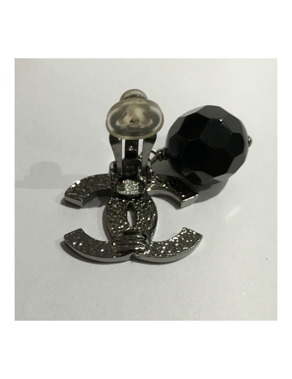 Clips CC et perle noire