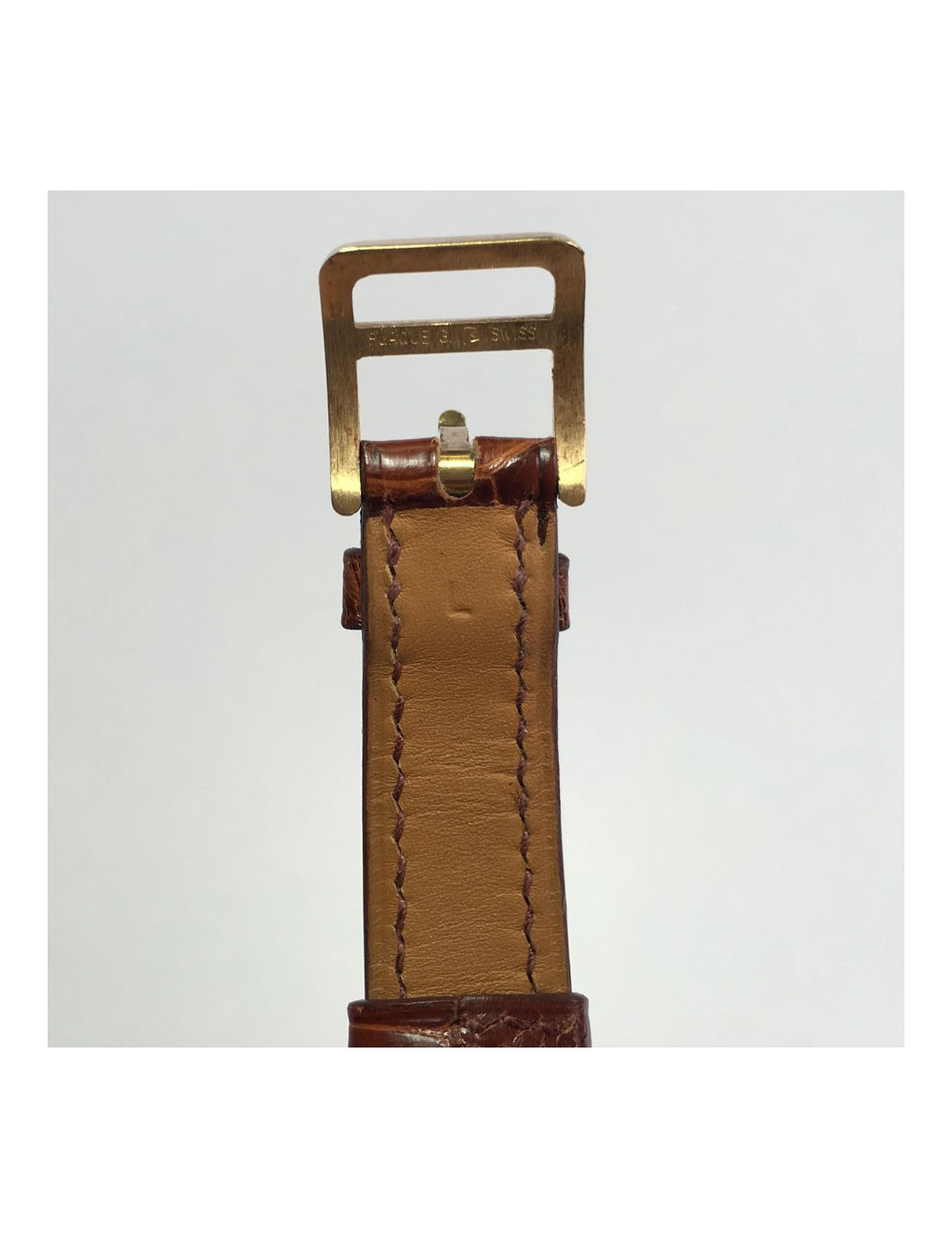 Montre Kelly HERMES bracelet en alligator marron et bijouterie plaqué or