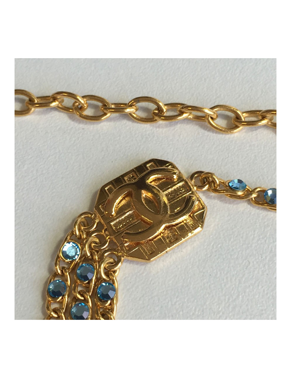 Necklace CHANEL golden chain and blue rhinestone belt